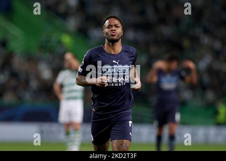 Raheem Sterling aus Manchester City feiert am 15. Februar 2022 im Alvalade-Stadion in Lissabon, Portugal, ein Tor während des Spiels der UEFA Champions League zwischen Sporting CP und Manchester City. (Foto von Pedro FiÃºza/NurPhoto) Stockfoto