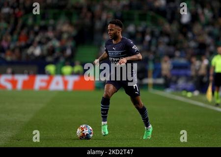 Raheem Sterling von Manchester City in Aktion während der Runde der Sixteen Leg One - UEFA Champions League zwischen Sporting CP und Manchester City am 15. Februar 2022 im Alvalade-Stadion in Lissabon, Portugal. (Foto von Pedro FiÃºza/NurPhoto) Stockfoto