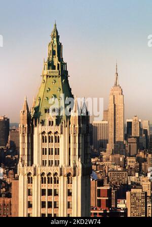 Woolworth Building und Empire State Building in Tribeca New York. Wohnhochhaus Midtown und Lower Manhattan New York City USA Stockfoto