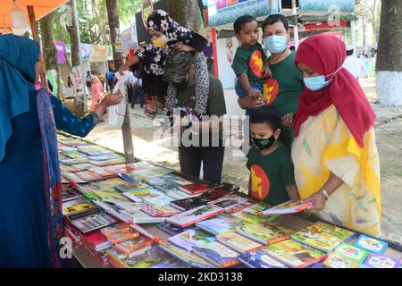 Die nationale Buchmesse namens Ekushey Boi Mela, in Dhaka, Bangladesch, am 18. Februar 2022. (Foto von Mamunur Rashid/NurPhoto) Stockfoto