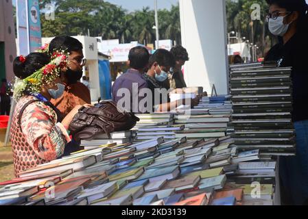 Die nationale Buchmesse namens Ekushey Boi Mela, in Dhaka, Bangladesch, am 18. Februar 2022. (Foto von Mamunur Rashid/NurPhoto) Stockfoto