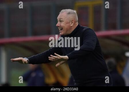 massimiliano alvini (Trainer perugia calcio) beim Spiel der italienischen Fußballserie B AC Perugia gegen US Cremonese am 19. Februar 2022 im Stadio Renato Curi in Perugia, Italien (Foto: Loris Cerquiglini/LiveMedia/NurPhoto) Stockfoto