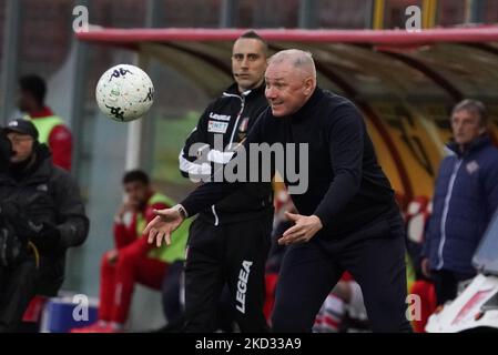 massimiliano alvini (Trainer perugia calcio) beim Spiel der italienischen Fußballserie B AC Perugia gegen US Cremonese am 19. Februar 2022 im Stadio Renato Curi in Perugia, Italien (Foto: Loris Cerquiglini/LiveMedia/NurPhoto) Stockfoto