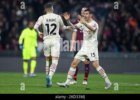 Ante Rebic vom AC Mailand feiert nach dem zweiten Tor während der Serie Ein Spiel zwischen US Salernitana 1919 und AC Mailand im Stadio Arechi, Salerno, Italien am 19. Februar 2022. (Foto von Giuseppe Maffia/NurPhoto) Stockfoto