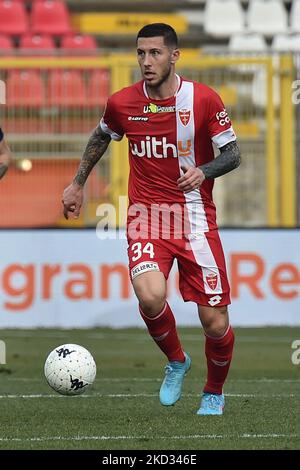 Luca Marrone (Monza) beim Spiel der italienischen Fußballserie B AC Monza gegen AC Pisa am 19. Februar 2022 im Stadio Brianteo in Monza (MB), Italien (Foto: Gabriele Masotti/LiveMedia/NurPhoto) Stockfoto