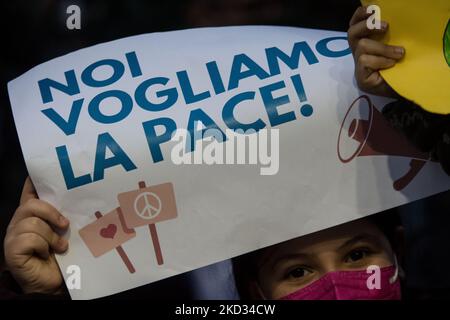 Demonstration der Gemeinschaft San Egidio für den Frieden und gegen die Eskalation der Spannungen zwischen Russland und der Ukraine am 17. Februar 2022 auf der Piazza Santi Apostoli in Rom, Italien. (Foto von Andrea Ronchini/NurPhoto) Stockfoto