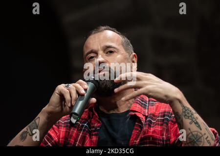 Fabio Volo, italienischer Moderator, Schauspieler und Schriftsteller, ehemalige Hyena von Italia Uno, traf seine Leser in Palermo im Real Teatro Santa Cecilia, um seinen neuesten Roman „A New life“ zu präsentieren, der von Mondadori veröffentlicht wurde. Italien, Sizilien, Palermo, 20. Februar 2022. (Foto von Francesco Militello Mirto/NurPhoto) Stockfoto