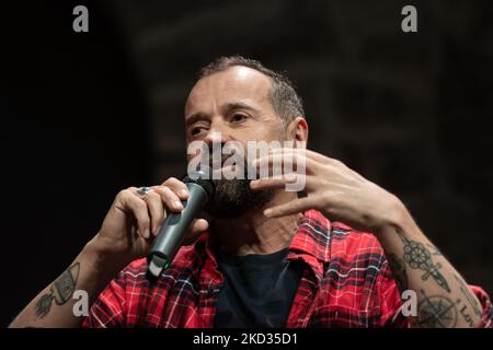 Fabio Volo, italienischer Moderator, Schauspieler und Schriftsteller, ehemalige Hyena von Italia Uno, traf seine Leser in Palermo im Real Teatro Santa Cecilia, um seinen neuesten Roman „A New life“ zu präsentieren, der von Mondadori veröffentlicht wurde. Italien, Sizilien, Palermo, 20. Februar 2022. (Foto von Francesco Militello Mirto/NurPhoto) Stockfoto