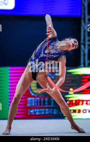 Die Raffaeli Sofia aus Ginnastica Fabriano während der Rhythmischen Gymnastik FGI Serie A 2022 in der Pala UBI Banca, Cuneo, Italien, am 20. Februar 2022 (Foto: Fabrizio Carabelli/LiveMedia/NurPhoto) Stockfoto