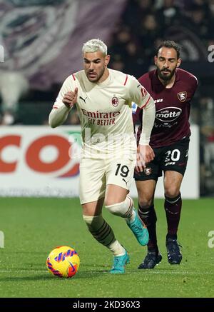 Theo Hernandez vom AC Mailand während des Serie A Spiels zwischen uns Salernitana und dem AC Mailand am 19. Februar 2022 Stadion 'Arechi' in Salerno, Italien (Foto von Gabriele Maricchiolo/NurPhoto) Stockfoto