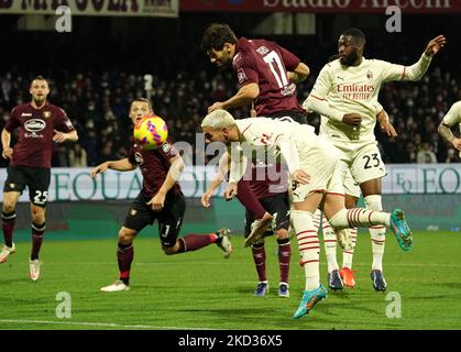 Theo Hernandez vom AC Mailand während des Serie A Spiels zwischen uns Salernitana und dem AC Mailand am 19. Februar 2022 Stadion 'Arechi' in Salerno, Italien (Foto von Gabriele Maricchiolo/NurPhoto) Stockfoto