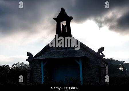 Frankreich, Ploumenach, 2022-01-13. Die Kapelle des Teufels an der rosafarbenen Granitküste in der Bretagne. Foto von Alexander BEE / Hans Lucas. Frankreich, Plo Stockfoto