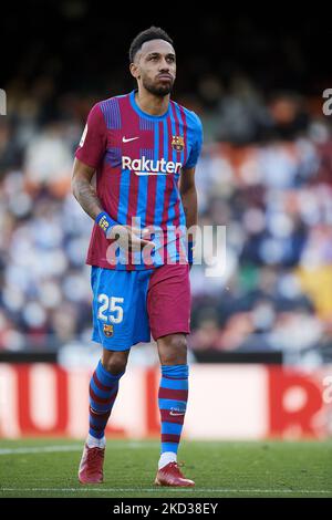 Pierre-Emerick Aubameyang aus Barcelona während des LaLiga Santander-Spiels zwischen FC Valencia und FC Barcelona am 20. Februar 2022 im Estadio Mestalla in Valencia, Spanien. (Foto von Jose Breton/Pics Action/NurPhoto) Stockfoto