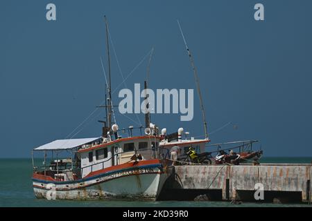 Lokale Fischerboote am Pier in Celestun. Am Dienstag, den 22. Februar 2022, in Celestun, Yucatan, Mexiko. (Foto von Artur Widak/NurPhoto) Stockfoto