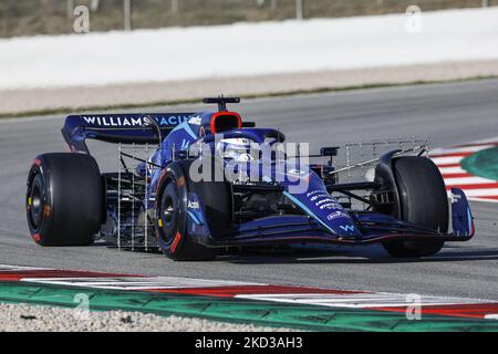 06 Nichola Latifi, Williams Racing, FW44, Aktion während der Formel-1-Wintertests auf dem Circuit de Barcelona - Catalunya am 23. Februar 2022 in Barcelona, Spanien. (Foto von Xavier Bonilla/NurPhoto) Stockfoto