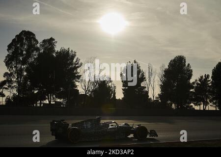 Valtteri Bottas aus Finnland fährt den (77) Alfa Romeo F1 C42 Ferrari während des ersten Tages von F1 Tests auf dem Circuit de Barcelona-Catalunya am 23. Februar 2022 in Barcelona, Spanien. (Foto von Jose Breton/Pics Action/NurPhoto) Stockfoto