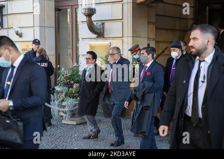 Berlin, Deutschland. 05.. November 2022. Der Politiker aus Bangladesch und seit dem 24. April 2013 Präsident von Bangladesch, Mohammad Abdul Hamid, tritt am 20. 5. November 2022 aus dem Hotel Adlon Kempinski in Berlin. (Foto: Michael Kuenne/PRESSCOV/Sipa USA) Quelle: SIPA USA/Alamy Live News Stockfoto