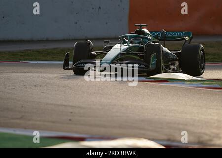 Lance Stroll of Canada driving the (18) Aston Martin Aramco Cognizant F1 Team AMR22 Mercedes-AMG F1 M13 während der Wintertesttage F1 vom 23. Bis 25. Februar 2022 in Barcelona, Spanien. Während der Wintertesttage F1 vom 23. Bis 25. Februar 2022 in Barcelona, Spanien. (Foto von Alessio Morgese/NurPhoto) Stockfoto