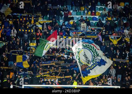 Fans von Frosinone beim Spiel der italienischen Fußball-Serie B Frosinone gegen Reggina am 23. Februar 2022 im Benito Stirpe Stadion in Frosinone, Italien (Foto: Valentina Giannettoni/LiveMedia/NurPhoto) Stockfoto