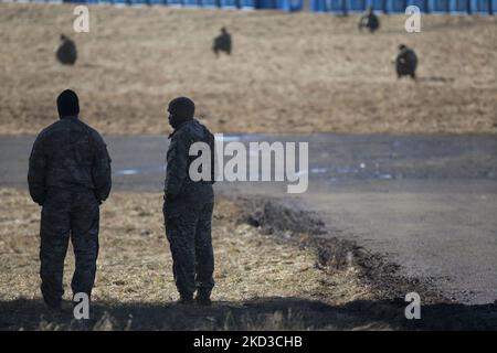 Im Zusammenhang mit der Krise in der Ukraine in der Nähe von arlamow am 24. Februar 2022 wurden amerikanische Soldaten an die polnisch-ukrainische Grenze geschickt. (Foto von Maciej Luczniewski/NurPhoto) Stockfoto