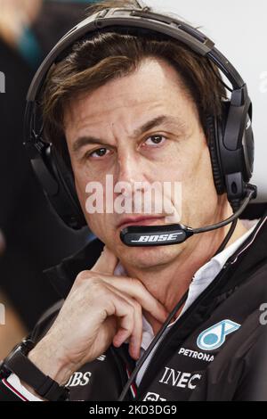 Toto Wolff, Teamchef & CEO Mercedes AMG Petronas Formel-1-Team, Portrait während der Formel 1 Wintertests auf dem Circuit de Barcelona - Catalunya am 24. Februar 2022 in Barcelona, Spanien. (Foto von Xavier Bonilla/NurPhoto) Stockfoto