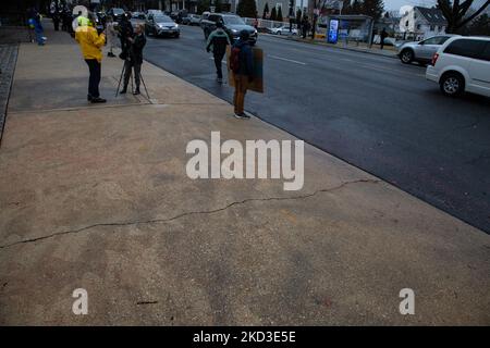 Am 24. Februar 2022 sind auf einem Bürgersteig vor der russischen Botschaft in Washington, D.C. Reste von Spritzlackvandalismus mit der Aufschrift „Urder“ während eines Protestes gegen die russische Militärinvasion in die Ukraine zu sehen (Foto: Bryan Olin Dozier/NurPhoto) Stockfoto