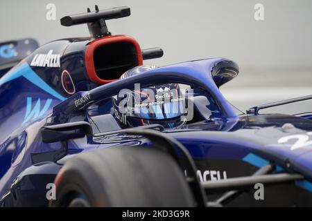 Alexander Albon aus Thailand fährt den (23) Williams FW44 Mercedes während des dritten Tages von F1 Tests auf dem Circuit de Barcelona-Catalunya am 24. Februar 2022 in Barcelona, Spanien. (Foto von Jose Breton/Pics Action/NurPhoto) Stockfoto