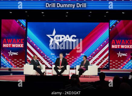 Sean Spicer, Mike Dunleavy und Harriet Hageman sprechen am 25. Februar 2022 beim jährlichen CPAC 2022 in Orlando, Florida. (Foto von Zach Roberts/NurPhoto) Stockfoto