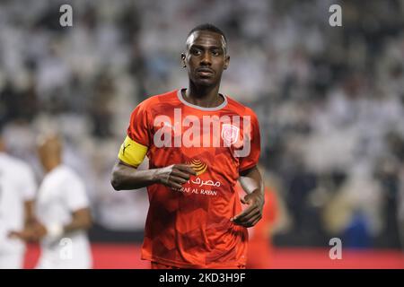 Almoez Ali (11) von Al Duhail in Aktion während des QNB Stars League-Spiels zwischen Al Sadd und Al Duhail am 25. Februar 2022 im Jassim bin Hamad Stadium in Doha, Katar. (Foto von Simon Holmes/NurPhoto) Stockfoto