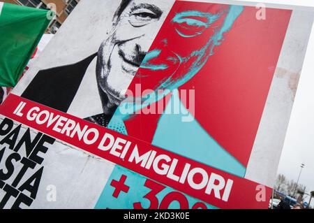 CasaPound Italia zeigt sich gegen die Erhöhung der Energiepreise und der Grundbedürfnisse, gegen die Rechte vor dem Ministerium für ökologische Transformation, in Rom, Italien, am 26. Februar 2022. (Foto von Andrea Ronchini/NurPhoto) Stockfoto