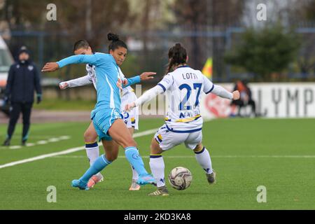 Jaimes Soledad (99) Napoli Femminile kontrolliert den Ball während des italienischen Serie A Women 2021/2022-Matches zwischen Napoli Femminile und Hellas Verona Women am 26. Februar 2022 im Stadion Giuseppe Piccolo in Cercola Italien (Foto von Salvatore Varo/LiveMedia/NurPhoto) Stockfoto