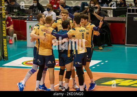 Jubel Verona während der Volleyball italienischen Serie A Männer Superliga Meisterschaft Consar Ravenna gegen NBV Verona am 26. Februar 2022 in der Pala De Andre in Ravenna, Italien (Foto von Daniele Ricci/LiveMedia/NurPhoto) Stockfoto