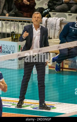 Emanuele Zanini Cheftrainer Ravenna während der Volleyball Italienischen Serie A Männer Superliga Meisterschaft Consar Ravenna gegen NBV Verona am 26. Februar 2022 im Pala De Andre in Ravenna, Italien (Foto von Daniele Ricci/LiveMedia/NurPhoto) Stockfoto