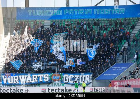 27.. Februar 2022, St. Gallen, Kybunpark, Super League: FC St.Gallen 1879 - Grasshopper Club Zürich, - Fans des Grasshopper Clubs (Foto: Srdjan Radulovic/JustPicics/LiveMedia/NurPhoto) SCHWEIZ NICHT VERWENDEN. Stockfoto