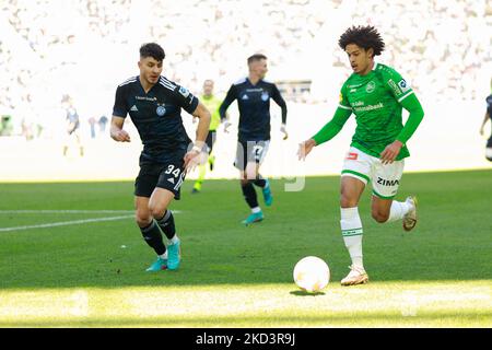 27.. Februar 2022, St. Gallen, Kybunpark, Super League: FC St.Gallen 1879 - Grasshopper Club Zürich, #33 Isaac Schmidt (St. Gallen) gegen #34 Allan Arigoni (GC) (Foto: Srdjan Radulovic/JustPicics/LiveMedia/NurPhoto) KEINE NUTZUNG DER SCHWEIZ. Stockfoto