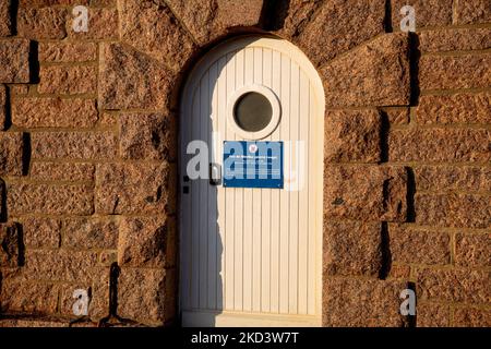 Frankreich, Ploumenach, 2022-01-13. Eingangstür zum Mean Ruz Leuchtturm an der rosafarbenen Granitküste. Foto von Alexander BEE / Hans Lucas. Frankreich, Stockfoto