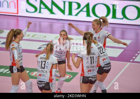 Bosca S.Bernardo Cuneo feiert während des Volleyball Serie A1 Frauenmatches zwischen Bosca S.Bernardo Cuneo und Chieri 76 Volley am 27 2022. Februar in der Pala Ubi Banca in Cuneo, Italien (Foto von Alberto Gandolfo/NurPhoto) Stockfoto
