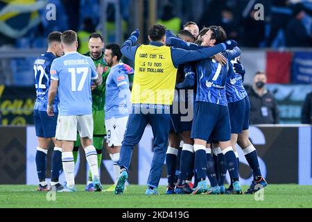 Die Spieler des SSC Napoli feiern den Sieg während des Serie-A-Spiels zwischen SS Lazio und SSC Napoli im Stadio Olimpico, Rom, Italien am 27. Februar 2022. (Foto von Giuseppe Maffia/NurPhoto) Stockfoto