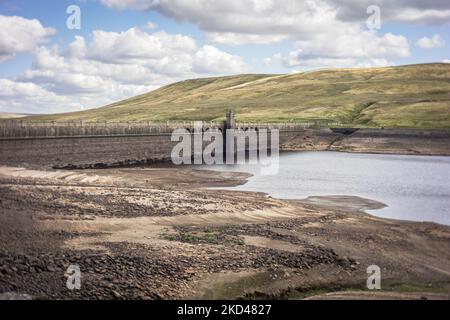 Angram Reservoir während schwerer Sommertrockenheit Stockfoto