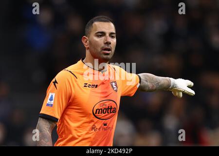 Luigi Sepe (US Salernitana 1919) Gesten während des spiels der italienischen Fußballserie A Inter - FC Internazionale gegen US Salernitana am 04. März 2022 im Stadion San Siro in Mailand, Italien (Foto: Francesco Scaccianoce/LiveMedia/NurPhoto) Stockfoto