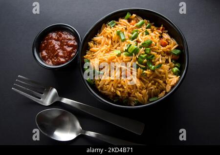 Nahaufnahme von chinesischen Garnelen Schezwan Nudeln, Gemüse Hakka Nudeln oder Chow mein ist ein beliebtes indo-chinesischen Rezepte. Stockfoto