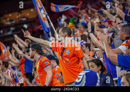 FC Cincinnati Fans werden während eines MLS Fußballmatches zwischen FC Cincinnati und D.C. United am Samstag, 5. März 2022, im TQL Stadium in Cincinnati, OH, gesehen. (Foto von Jason Whitman/NurPhoto) Stockfoto