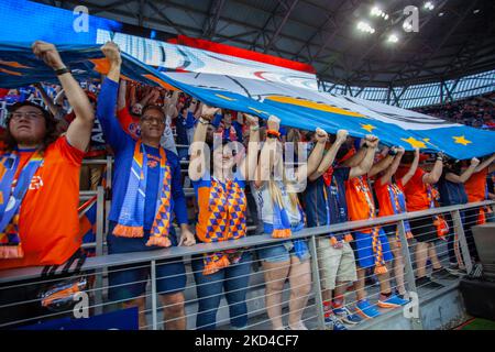 FC Cincinnati Fans werden während eines MLS Fußballmatches zwischen FC Cincinnati und D.C. United am Samstag, 5. März 2022, im TQL Stadium in Cincinnati, OH, gesehen. (Foto von Jason Whitman/NurPhoto) Stockfoto