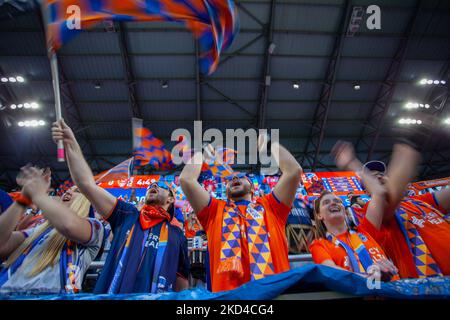 FC Cincinnati Fans werden während eines MLS Fußballmatches zwischen FC Cincinnati und D.C. United am Samstag, 5. März 2022, im TQL Stadium in Cincinnati, OH, gesehen. (Foto von Jason Whitman/NurPhoto) Stockfoto