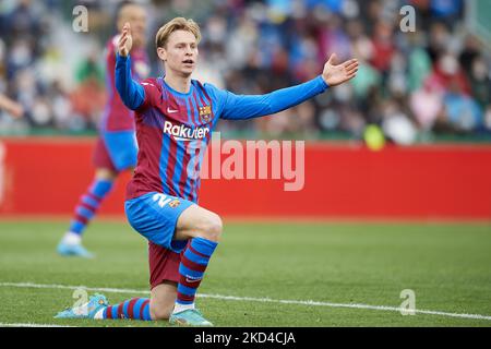 Frenkie de Jong von Barcelona protestierte während des La Liga Santander-Spiels zwischen Elche CF und FC Barcelona im Estadio Manuel Martinez Valero am 6. März 2022 in Elche, Spanien. (Foto von Jose Breton/Pics Action/NurPhoto) Stockfoto