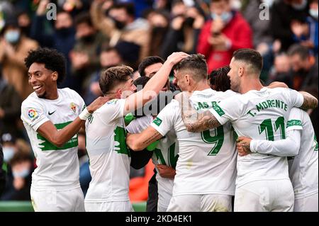 Johan Mojica, Raul Guti, Lucas Boye, Tete Morente und Fidel feiern am 06. März 2022 im Estadio Martinez Valero in Elche, Spanien, ein Tor während des La Liga-Spiels zwischen Elche CF und FC Barcelona. (Foto von Rubén de la Fuente Pérez/NurPhoto) Stockfoto