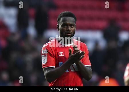 LONDON, GROSSBRITANNIEN. MÄR 5. Diallang Jaiyesimi von Charlton applaudiert den Fans nach dem Spiel der Sky Bet League 1 zwischen Charlton Athletic und Sunderland am Samstag, dem 5.. März 2022, im The Valley, London. (Foto von Ivan Yordanov/MI News/NurPhoto) Stockfoto