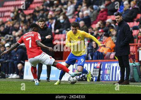 LONDON, GROSSBRITANNIEN. MÄR 5. Nathan Broadhead von Sunderland kämpft während des Sky Bet League 1-Spiels zwischen Charlton Athletic und Sunderland am Samstag, dem 5.. März 2022, im Londoner Valley um den Besitz mit Diallang Jaiyesimi von Charlton. (Foto von Ivan Yordanov/MI News/NurPhoto) Stockfoto