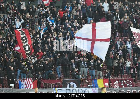 Fans von CFR Cluj während des Spiels CFR Cluj gegen FC Dinamo, Rumänische Liga 1, Dr. Constantin Radulescu Stadium, Cluj-Napoca, Rumänien, 06. März 2022 (Foto: Flaviu Buboi/NurPhoto) Stockfoto