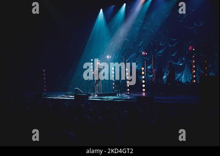 BELGIEN, BRÜSSEL, 2022: Der amerikanische Singer-Songwriter und Gitarrist James Taylor, sechsfacher Grammy-Gewinner, tritt mit seiner All-Star Band live auf der Bühne in Brüssel auf. Stockfoto